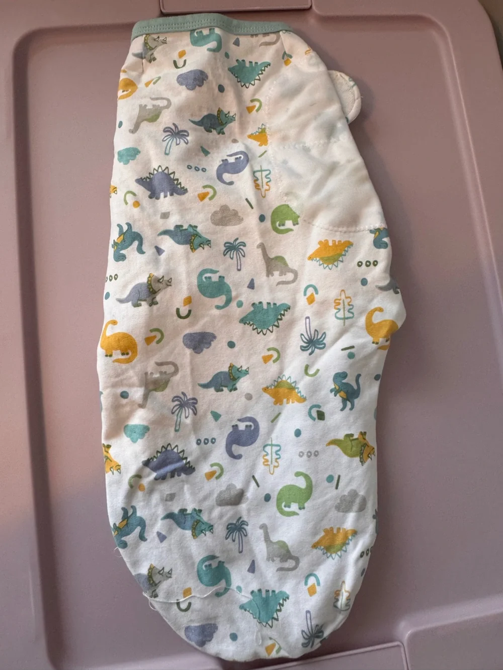 SwaddleMe White Bib with Green, Blue and Yellow Dinosaur Print 0-3 months‎